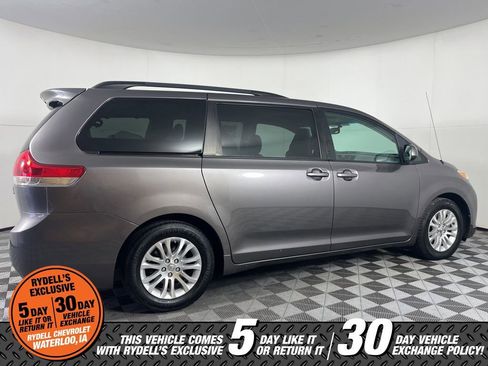 Used 2014 Toyota Sienna XLE image 3