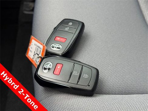 Used 2024 Toyota Corolla Cross SE image 29