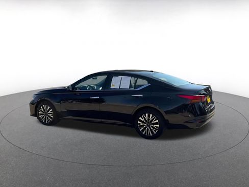 Used 2025 Nissan Altima 2.5 SV FWD image 10
