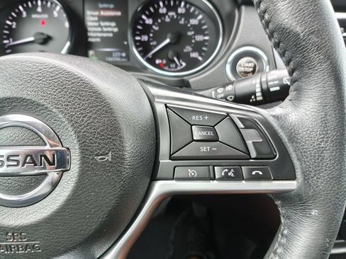 Used 2017 Nissan Rogue SV FWD image 26