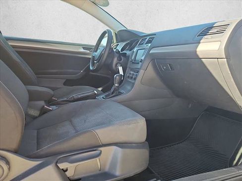 Used 2016 Volkswagen Golf S image 22