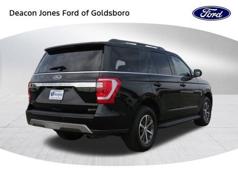 Used 2021 Ford Expedition XLT image 3