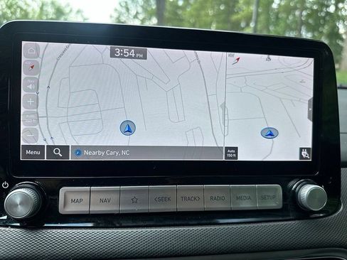 Used 2023 Hyundai Kona Limited FWD image 11