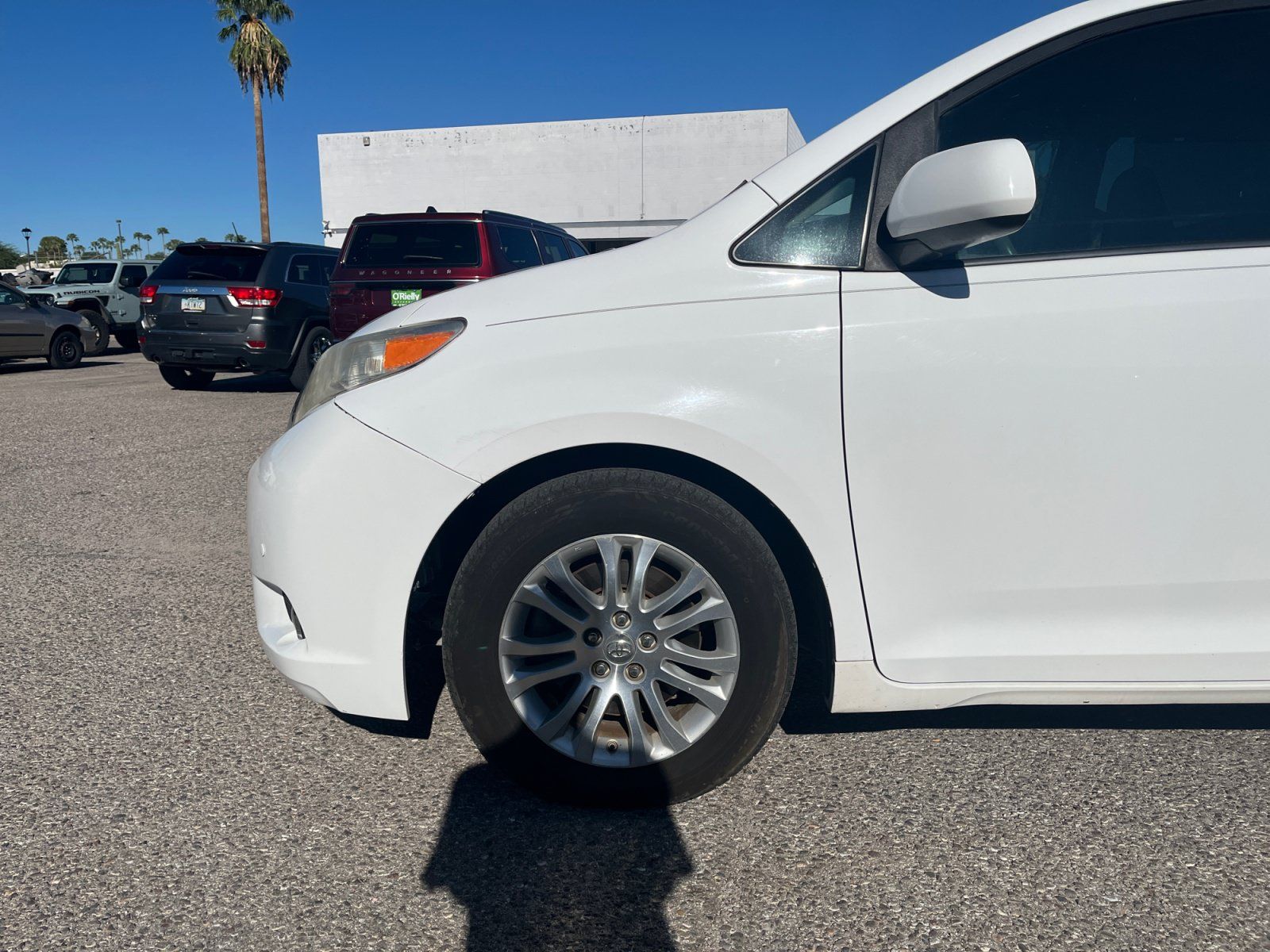 Used 2014 Toyota Sienna XLE w/ XLE Premium Package FWD image 11