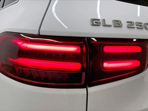 Used 2025 Mercedes-Benz GLB 250 image 28