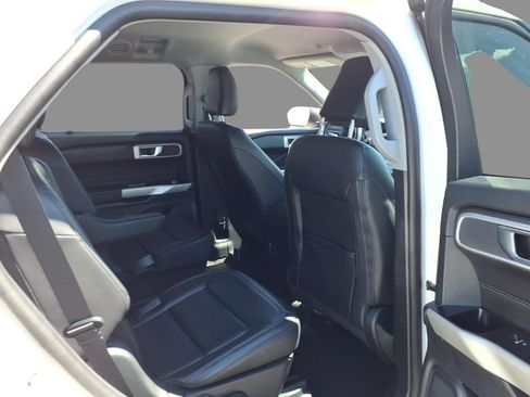 Used 2022 Ford Explorer XLT w/ Equipment Group 202A AWD/4WD image 11