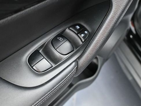 Used 2018 Nissan Rogue S image 14