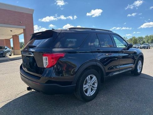 Used 2023 Ford Explorer XLT RWD image 3