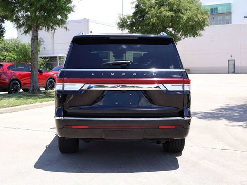 Used 2024 Lincoln Navigator Reserve AWD/4WD image 5