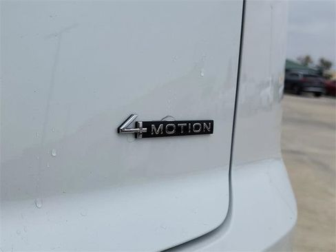 New 2026 Volkswagen Atlas Cross Sport SEL R-Line image 4