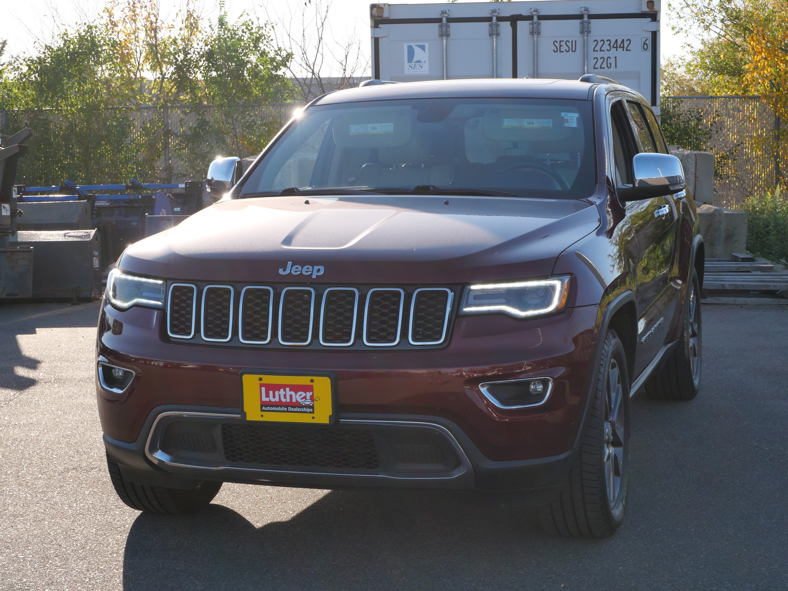 Used 2018 Jeep Grand Cherokee Limited w/ Luxury Group II AWD/4WD image 2