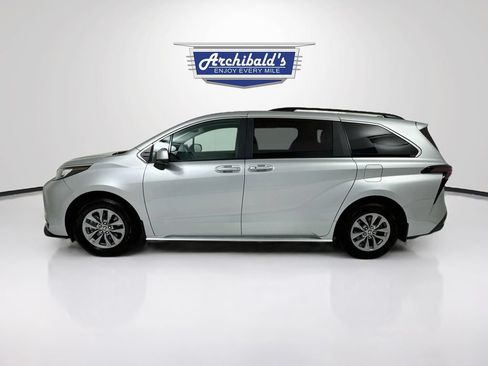 Used 2023 Toyota Sienna LE FWD image 5
