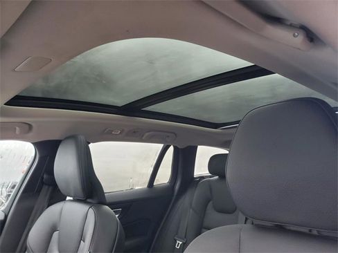 Used 2025 Volvo V60 B5 Cross Country Plus image 13