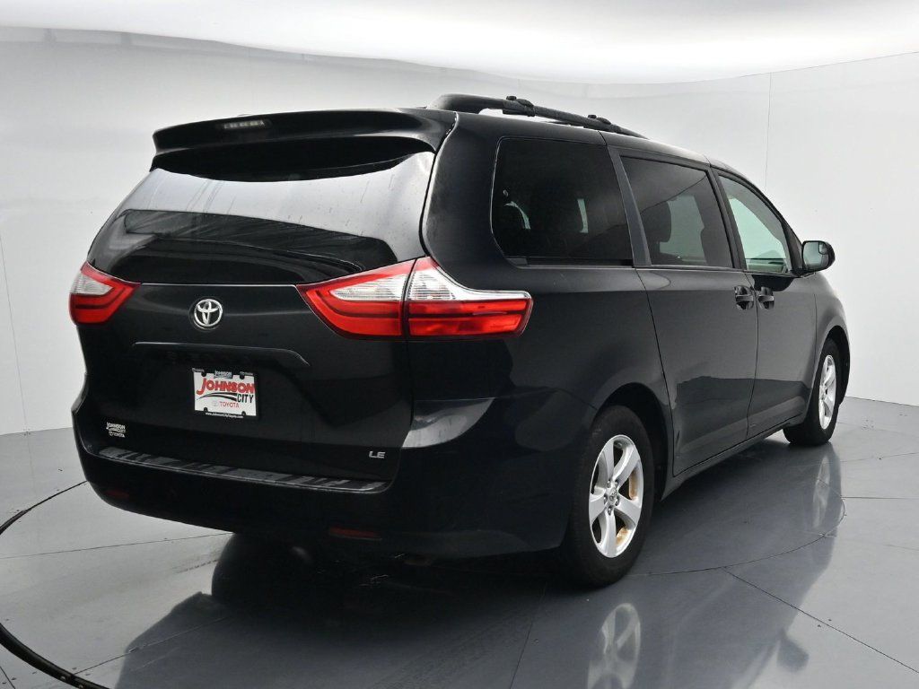 Used 2017 Toyota Sienna LE FWD image 7