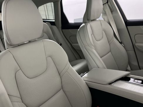 New 2026 Volvo XC60 B5 Ultra w/ Climate Package image 24