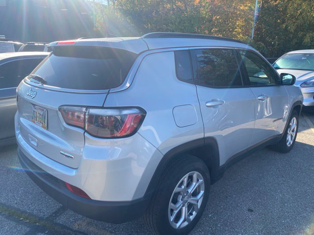 Used 2024 Jeep Compass Latitude AWD/4WD image 5