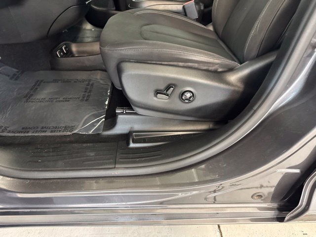 Used 2018 Chrysler Pacifica Touring Plus w/ S Appearance Package FWD image 37