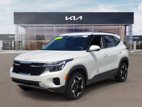 Certified 2025 Kia Seltos EX AWD/4WD image 3