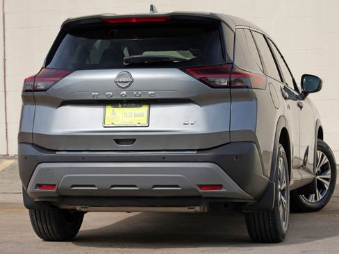 Used 2023 Nissan Rogue SV FWD image 4