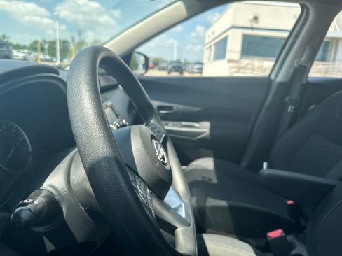 Used 2022 Nissan Kicks S FWD image 33