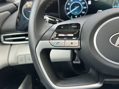 Used 2024 Hyundai Elantra Limited image 15