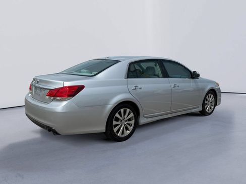 Used 2011 Toyota Avalon Limited FWD image 3