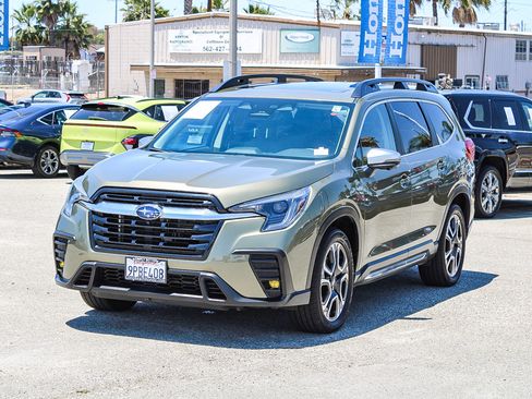 Used 2023 Subaru Ascent Limited w/ Technology Package AWD/4WD image 3