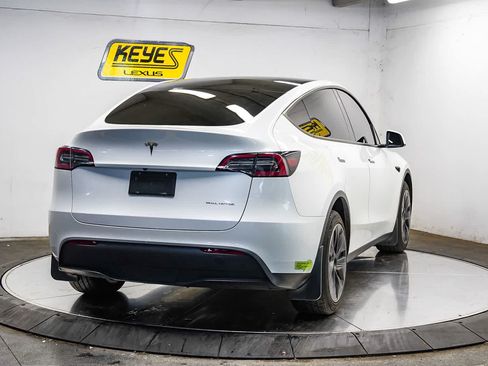 Used 2023 Tesla Model Y AWD image 6