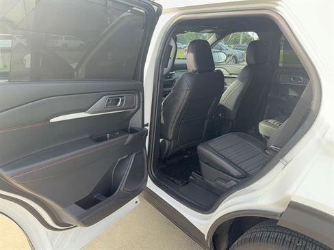 Used 2025 Ford Explorer ST-Line w/ Premium Package RWD image 9