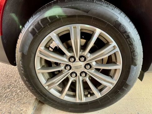 Used 2017 Cadillac XT5 Luxury w/ Driver Awareness Package image 12