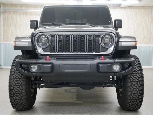 Used 2024 Jeep Gladiator Rubicon image 3