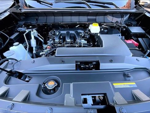 New 2025 Nissan Pathfinder SL image 11