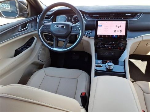 New 2025 Jeep Grand Cherokee L Limited w/ Luxury Tech Group II image 35