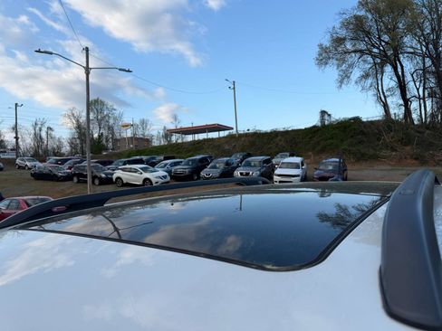 Used 2015 Jeep Cherokee Trailhawk w/ Comfort/Convenience Group image 11