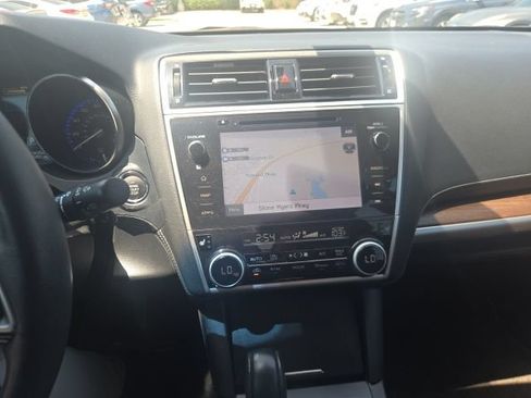 Used 2018 Subaru Outback 3.6R Touring AWD/4WD image 11