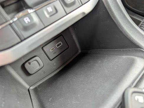 Used 2021 GMC Acadia SLE image 30