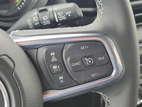 Used 2025 Jeep Wrangler Unlimited Sahara w/ Safety Group image 12