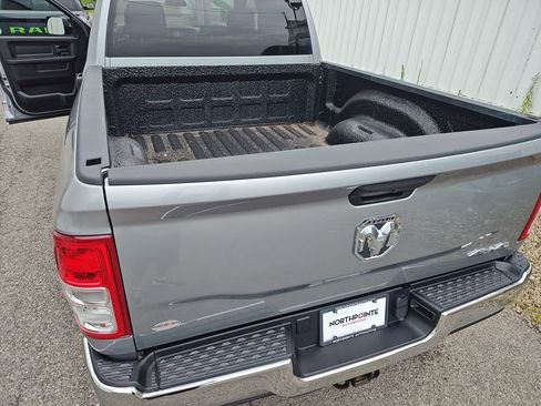 Used 2022 RAM 2500 Tradesman w/ Chrome Appearance Group AWD/4WD image 31