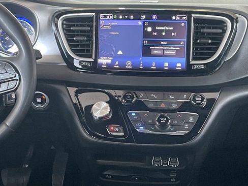 Used 2023 Chrysler Pacifica Touring-L w/ Uconnect Theater Family Group image 16
