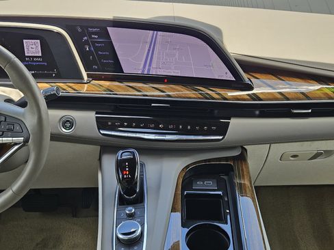 Used 2022 Cadillac Escalade Premium Luxury Platinum AWD/4WD image 24