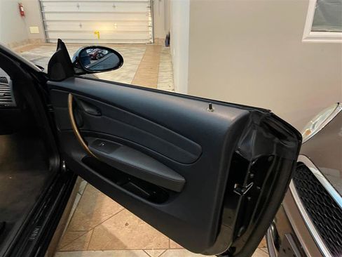 Used 2009 BMW 128i Convertible image 34