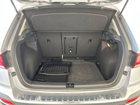 Used 2023 Volkswagen Taos SE w/ Panoramic Sunroof Package FWD image 25