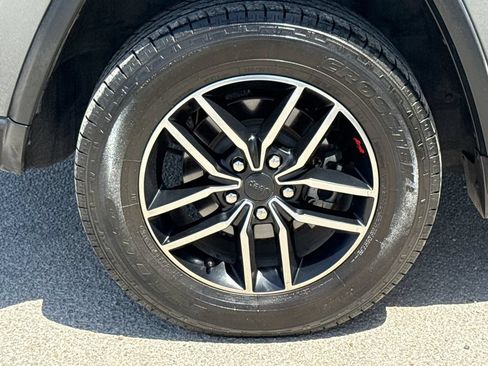 Used 2019 Jeep Grand Cherokee Trailhawk AWD/4WD image 10