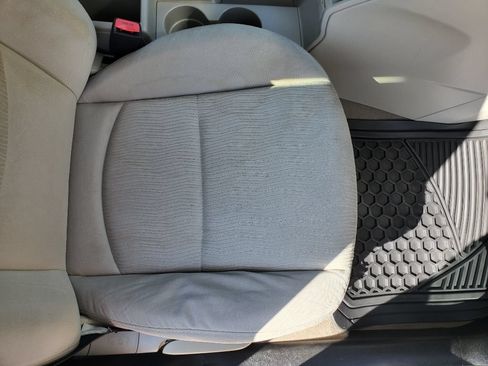 Used 2010 MAZDA MAZDA5 Sport FWD image 35