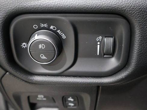 Used 2021 RAM 1500 Big Horn image 32