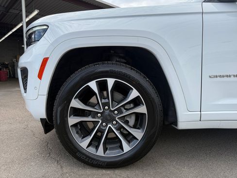 Used 2023 Jeep Grand Cherokee L Overland w/ Advanced Protech Group III AWD/4WD image 10