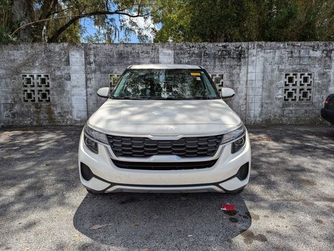Used 2022 Kia Seltos LX AWD/4WD image 2