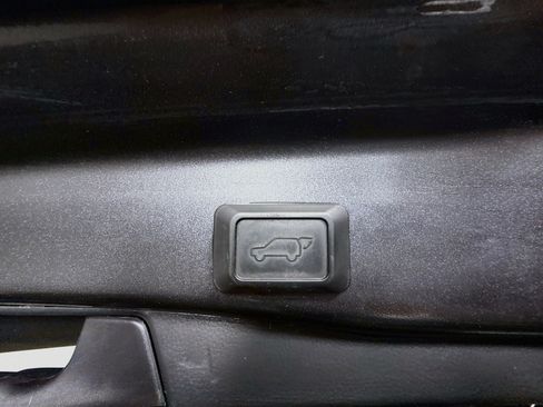 Used 2023 Toyota RAV4 XLE Premium FWD image 43