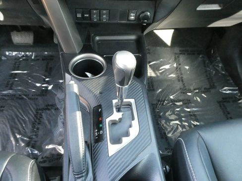 Used 2015 Toyota RAV4 Limited image 24