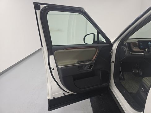 Used 2024 Rivian R1S Adventure image 16